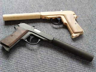 ウォールナット 木製 ゴムピストル ワルサーP38 飾りベースプレート付き ウォールナット 木製 ゴムピストル ワルサーP38 飾り